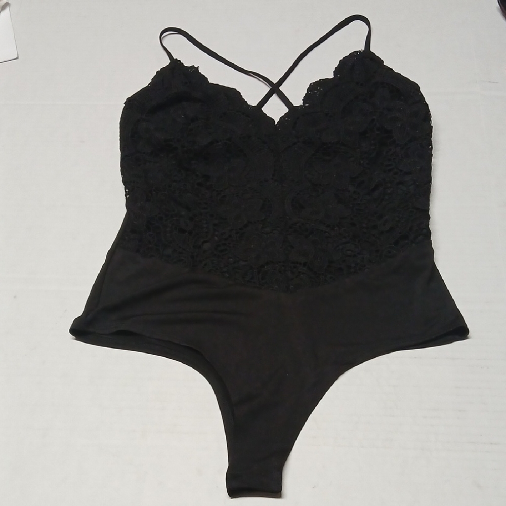 Windsor Black Crochet Lace Bodysuit Size Large Criss-Cross Back Straps NWOT